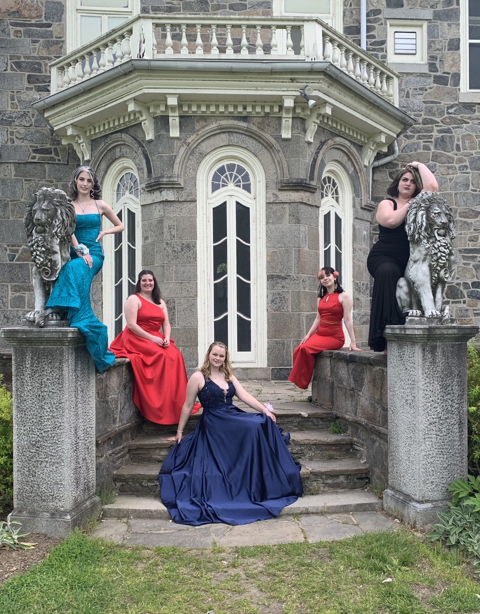 justkris1117's tweet photo. Hey @johnkrasinski Quarantine Prom happened yesterday! We thought you'd like these Real Housewives inspired photos! #prom2020 #quarantine #Realhousewives #classof2020strong https://t.co/SBHwmr68J9