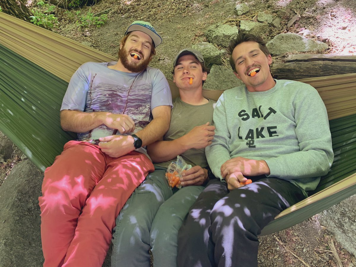 KadeTrow's tweet photo. Just hangin in there, ya know what I mean? https://t.co/s58wfiPYdt