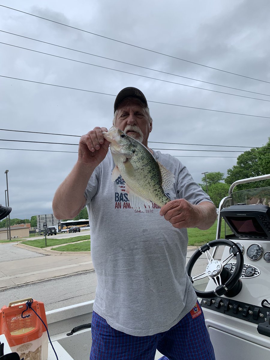 beakthebeast's tweet photo. Gotta love fresh crappie for dinner ! #crappie  #melvernlake https://t.co/72O7mB44J8
