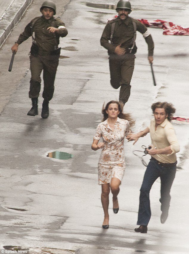 18. Emma Watson filmando una pelicula sobre la dictadura militar chilena, pero en Argentina (?)