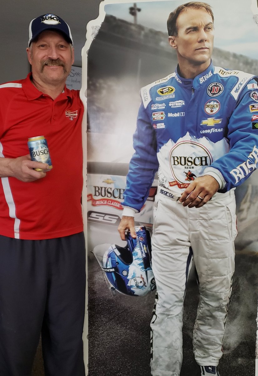 EGalle23's tweet photo. Please choose my dad, he's been a huge Harvick fan for years, and doesn't ever miss a race. It would make him so happy. #YOURFACEHERE #BuschContest https://t.co/1iwfJDYF1r
