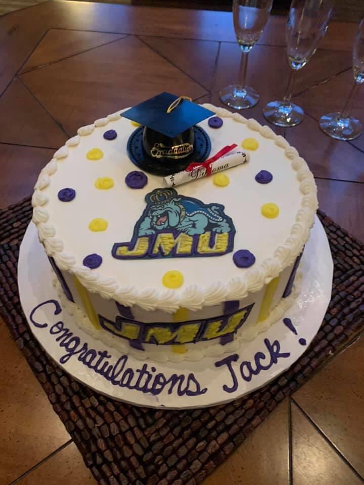 Celebrate the Class of 2020 with Eet Gud! Give us a call at 609-587-0388 and let’s create the perfect cake for your grad!  #eetgud #eetgudnj #eetgudbakery #classof2020 #hamiltonnj #hamiltonstrong #localbakery #njbakery