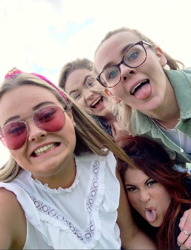 RachelFoley12's tweet photo. 1 year ago time hop! 😘 #lovelyladies https://t.co/1PicrEoKsk