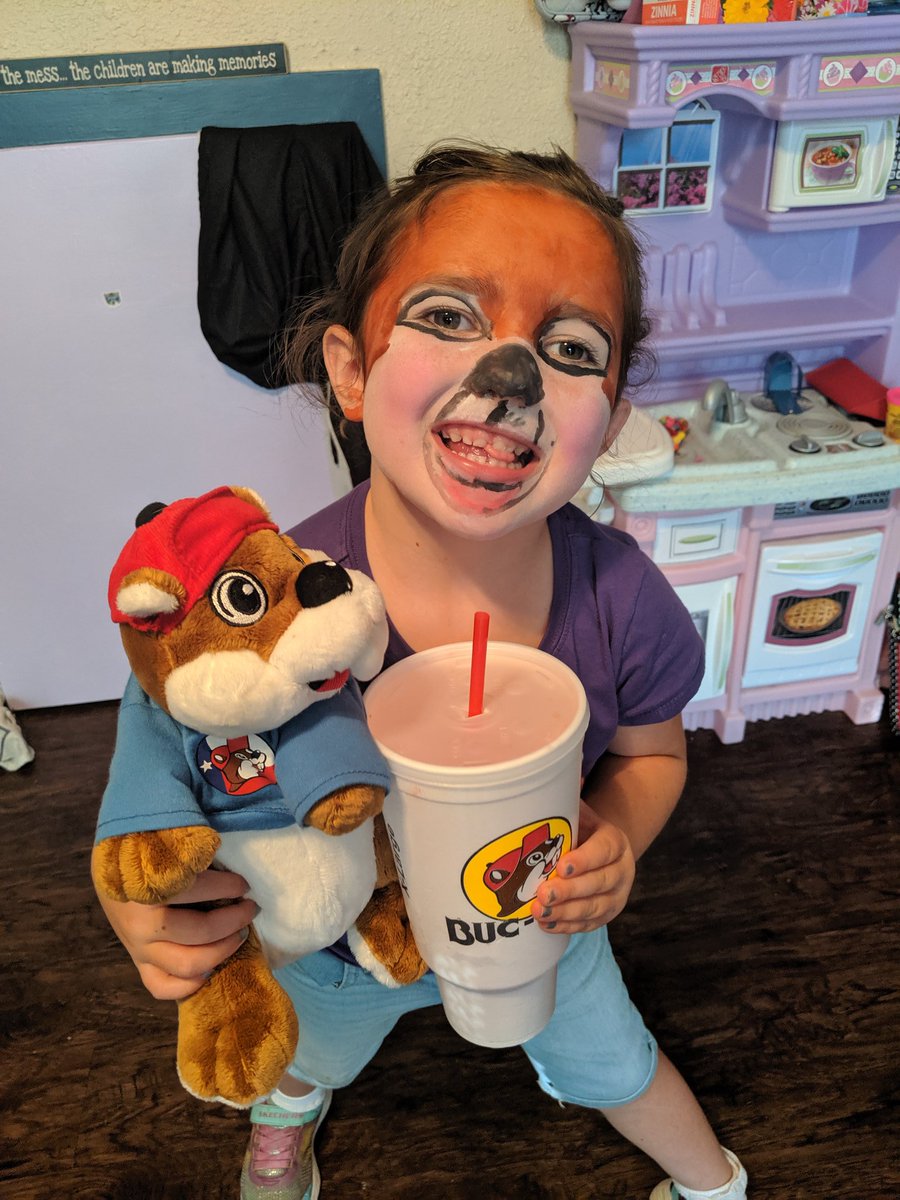 AspenWynter's tweet photo. .@bucees  my daughter loves buc ee so much she wanted me to face  paint her as her favorite mascot ;) https://t.co/sGubCPwZsK