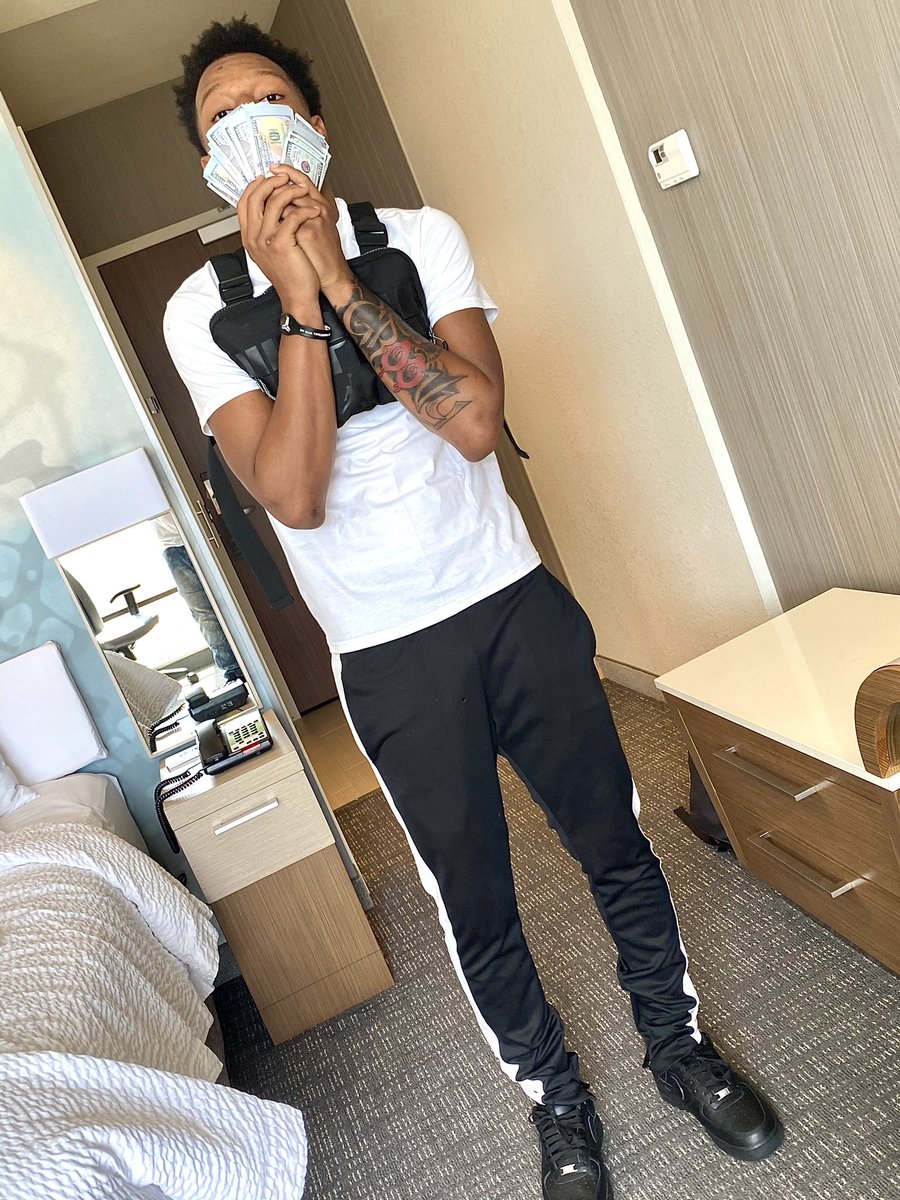 jadensogroovy's tweet photo. Ion see nobody but me , who im gone lose too💨🖤 https://t.co/hn9Kx9wE9v