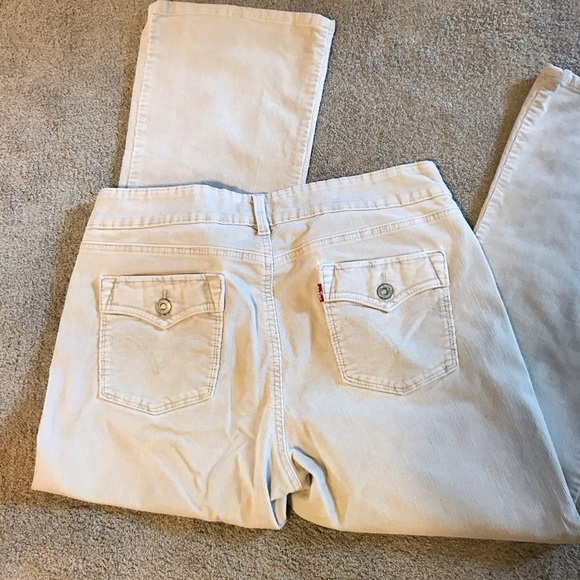 rxistkim's tweet photo. So good I had to share! Check out all the items I'm loving on @Poshmarkapp #poshmark #fashion #style #shopmycloset #styleco #lee #levis: https://t.co/I6f5nDRdoI https://t.co/WxuqQpb3N6