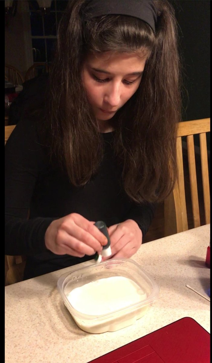 ajyringi's tweet photo. Kadey working on her color mixing science experiment 🔬🎨 @cms_grizzlies @CMSPrincipal1 https://t.co/x9AzODVRlL