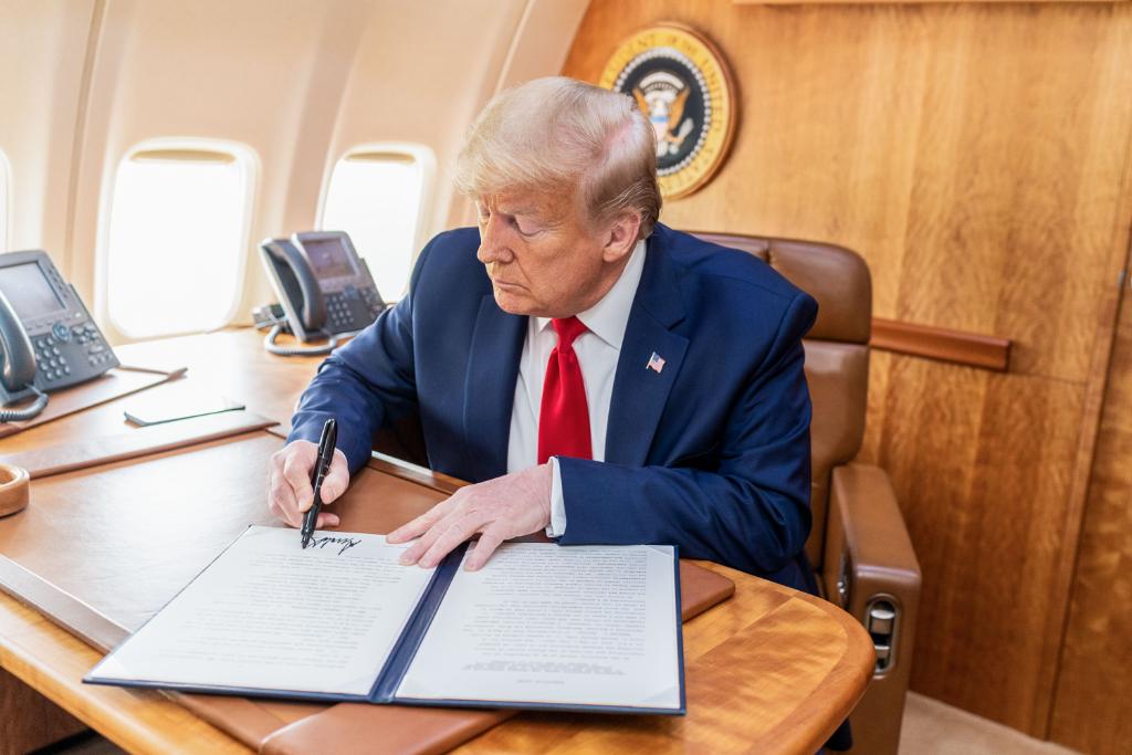 WhiteHouse45's tweet photo. On Thursday, President @realDonaldTrump signed an executive order to bolster domestic production of strategic resources. https://t.co/JDCCQhzJUE