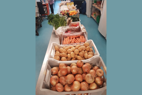 ChalmersCentre's tweet photo. Due to the need caused by #COVID19Guelph, we're serving more families than usual. Too often, we run out of food and volunteers scramble to send guests home with whatever we have left. Your generosity is needed now more than ever! Please donate &amp; share: https://t.co/9UsNm5N67S https://t.co/V0bOgj6xuk