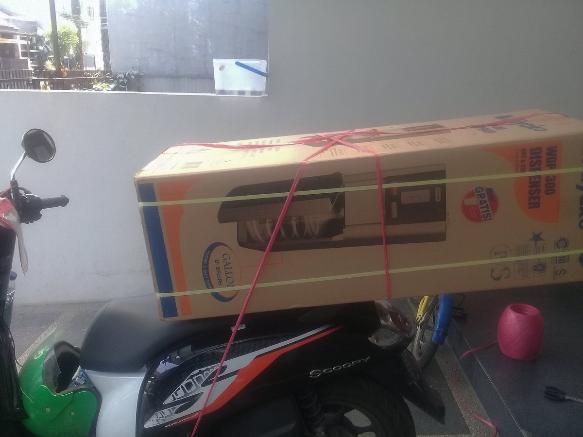 cha_nhei's tweet photo. Dya Teman berjuangku diaspal
Jarak pendek oke
Longtrip juga Ready
Ke gunung yaa oke juga
Apalagi nerabas banjir udh ga keitung berapa kali, yang ada paling c ovvy mgok 😅😅😅
Kuy ah Bandung Kota&amp;Bandung Selatan kita berdua udah Ready bingit anterin barang/pesanan kalian 🧕🧕🧕🧕 https://t.co/8FaJYmwInP
