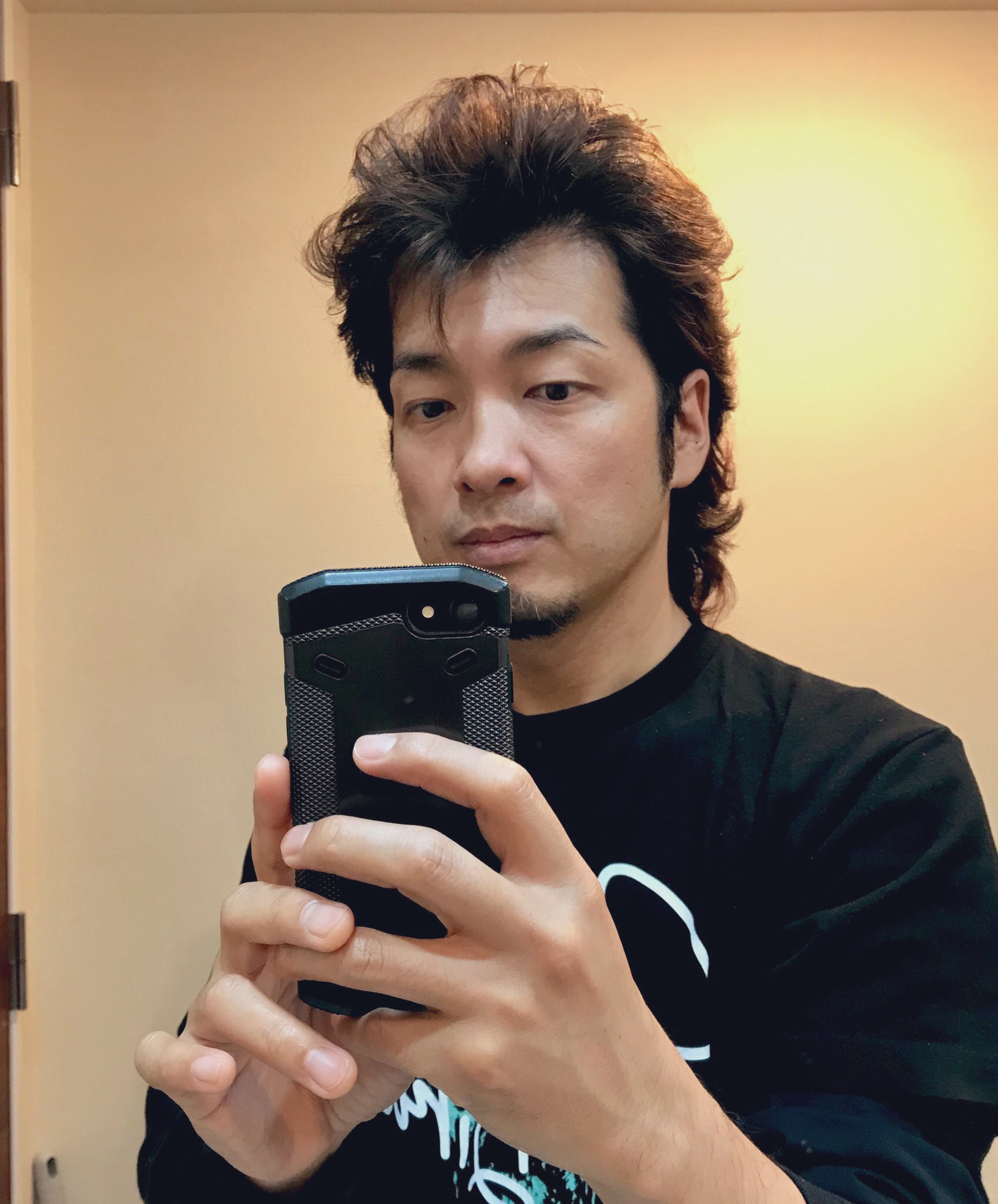 Suga Dustbox Stompin Birdトムくん Txoxmxxx からの リーゼントつなぎ W 朝起きたら寝ぐせがハンパなかったため 写真右 手ぐしと最後にスプレーちょっと吹いただけのリーゼント風ですw 整髪料もあまりなくて 川合俊一さん風の前髪チョロ毛も