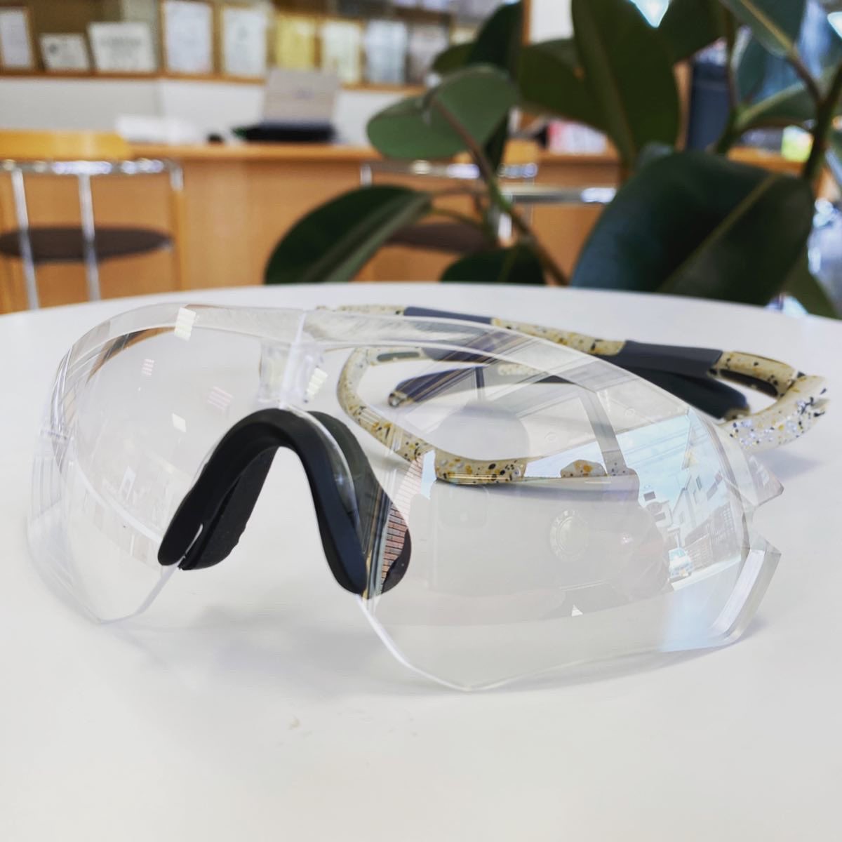 kineido's tweet photo. 不可能を可能に。OAKLEY(オークリー)の1眼式スポーツサングラスM2FRAME(エムツーフレーム)&amp;XL(エックスエル)の全視界度付きダイレクトスポーツレンズを本日から開始させていただきます！
https://t.co/kMbRuSVeZP
#OAKLEY
#M2FRAME
#XL
#度付き
#オリジナルスポーツレンズ https://t.co/W17nWYzXDY