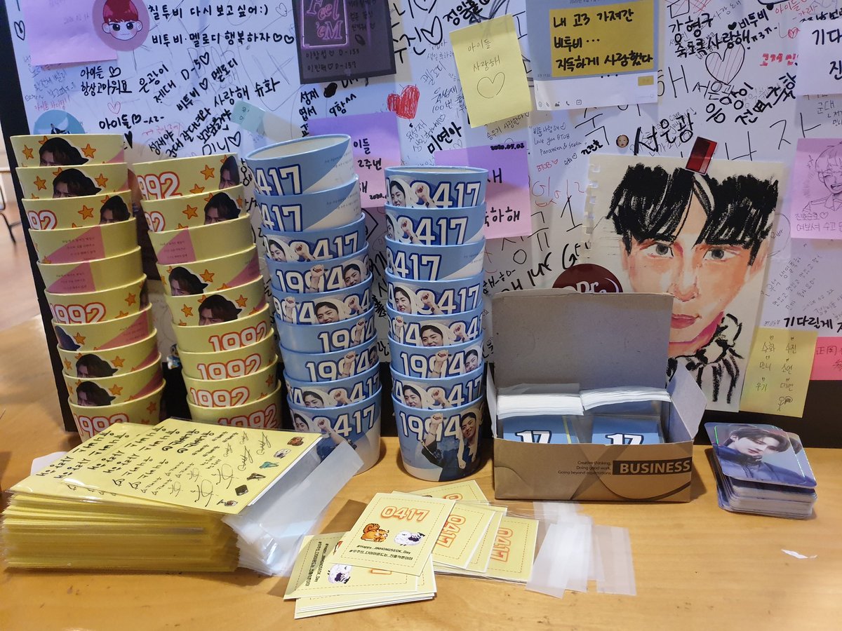 iptgyou's tweet photo. #큐브까페 #20space #펜타곤 #유니버스
유니버스분들의 사랑과 애정 하나씩 담아옵니다. 봄나리가 흘러나오고 있는 큡까페 좋네요~~~ https://t.co/7NH6tzDogQ