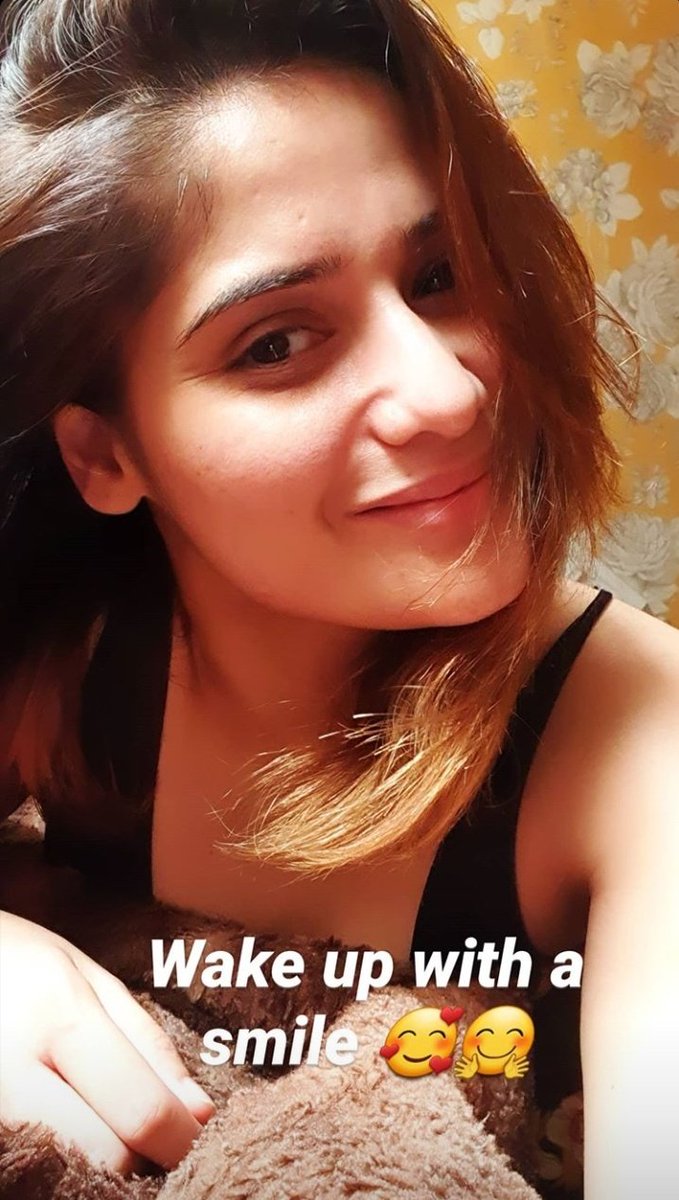 ArtiSingh_005's tweet photo. Your Smile makes you even Beautiful!!😘
Just Keep Smiling Forever...❤🥰
#ArtiSingh #ArtiKiArmy #mondaythoughts #MondayMotivaton @ArtiSingh005 https://t.co/z2fALjkdo9