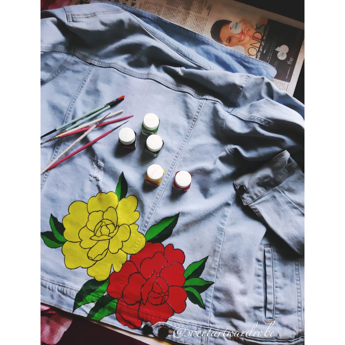 SweetyNayek's tweet photo. Grab yourself some old denim garment.Give them a new breath of  life, soon they will become your favourite item of clothing.
Make your everyday denim more you! 
Denim jeans by @LEVIS
#denim #jacket #customized #levis #painting #fashiondesigner #styling #fashioninfluencer #art https://t.co/7I8y3L7nJX