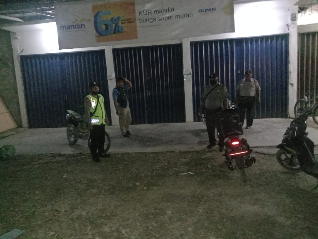 polsekbatahan's tweet photo. Personil Polsek Batahan Melaksakan Patroli Dialogis Guna memberi rasa aman terhadap Warga Masyarakat. https://t.co/6v4QF5Ua0D