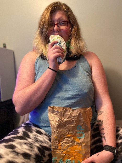 Can't a girl just love her Taco bell in peace! @tacobell @OnlyFans @Pornhub https://t.co/wCNvQy2Kj5<a href="/tag/daddyissuses"class="tags"><span>#daddyissuses</span></a>