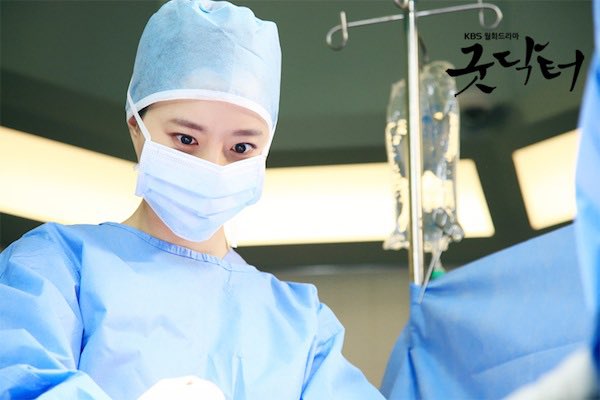 —𝙂𝙊𝙊𝘿 𝘿𝙊𝘾𝙏𝙊𝙍This drama is about a man with Savant Syndrome who is a brilliant surgeon, but has the emotional development of a child. He struggles to succeed as a doctor and fit in with his co-workers in the pediatric department.