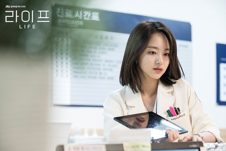 —𝙇𝙄𝙁𝙀At South Korea's premier university hospital, ideals and interests collide between a patient-focused emergency physician and the hospital's new director.