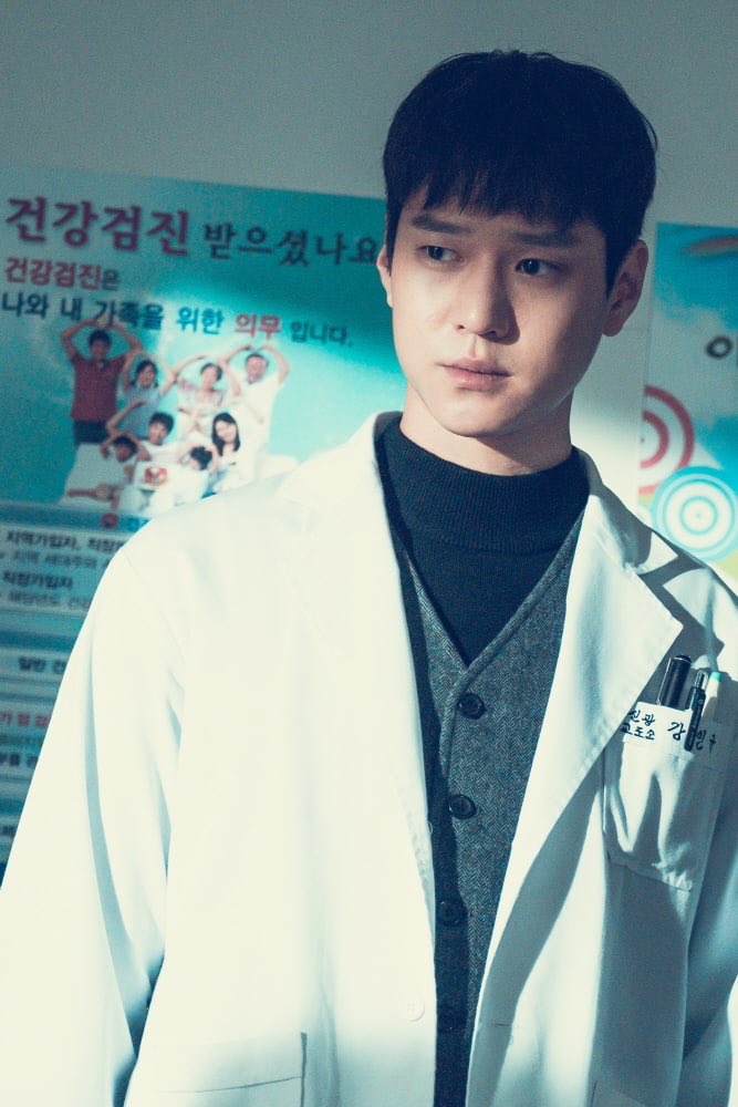 —𝘾𝙍𝙊𝙎𝙎Kang In-Kyu’s father was brutally murdered 13 years ago. To take revenge on those who are responsible for his father’s death, he becomes a doctor. Kang In-Kyu volunteers at a prison medical office where the murderer is imprisoned.