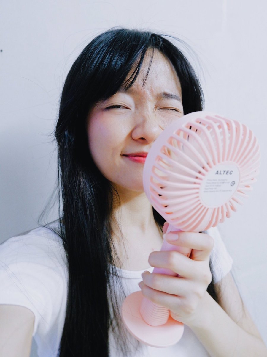 Nabong_be's tweet image. ร้อนแบบไม่ไหวเลยกดพัดลมมาเลยจ่ะ น่ารักมากกกก ปรับลมได้ 3 ระดับคือลมแรงกว่าขนาดตัว เสียงเบา พกพาสะดวก ชาร์จแบตด้วย USB ราคาลดอยู่ 199 (จาก 499) แถมรับประกัน 1 ปี คุ้มสุด!!
#ALTEC #Topvalue #ALTECxTopvalue