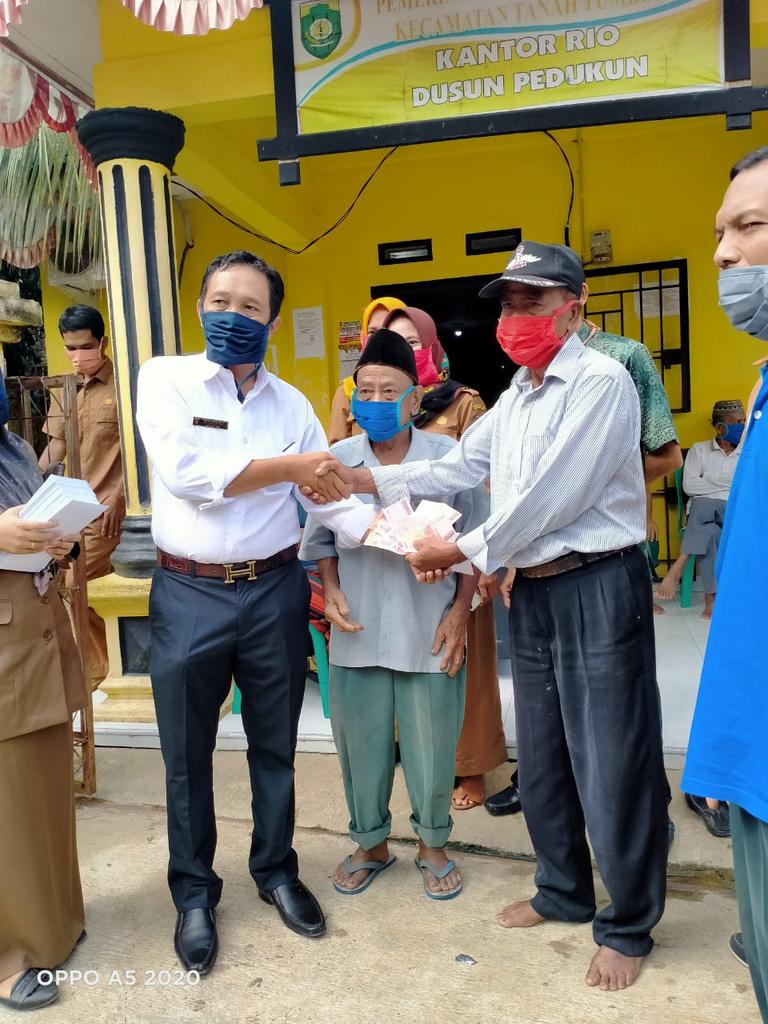 Sohirinaja's tweet photo. Penyaluran BLT Dana Desa dusun Pedukun kecamatan Tanah Tumbuh.
#Berkahdanadesa
#TPPIBUNGO
#TPPIJAMBI
@jokowi
@halimiskandarnu 
@imansyukri 
@anwsanusi 
@fachrilabalado https://t.co/TYfJ035KmU
