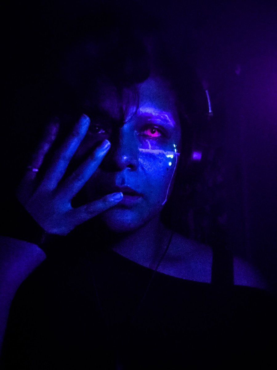 Fi0Barbie's tweet photo. She came to your timeline, scouting for a new sanctuary. Will you help her? #GLOW #glowverse #adobestudent #photoshopexpress #cyberpunk #synthverse #lastnormalphoto https://t.co/WN8R3wlst0