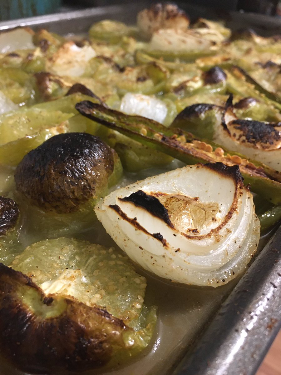 ChefVeronicaKC's tweet photo. The best ever green chili tomatillo chicken tamales my Mexican Homies taught me how to make when I was a missionary down by Mexico . . . Those experiences and recipes are still very close to my heart! A shout out to my Mexican homey’s 😘🥰￼￼￼ 

https://t.co/Cl0AvMCTn6 https://t.co/6HvuJKSZ8b