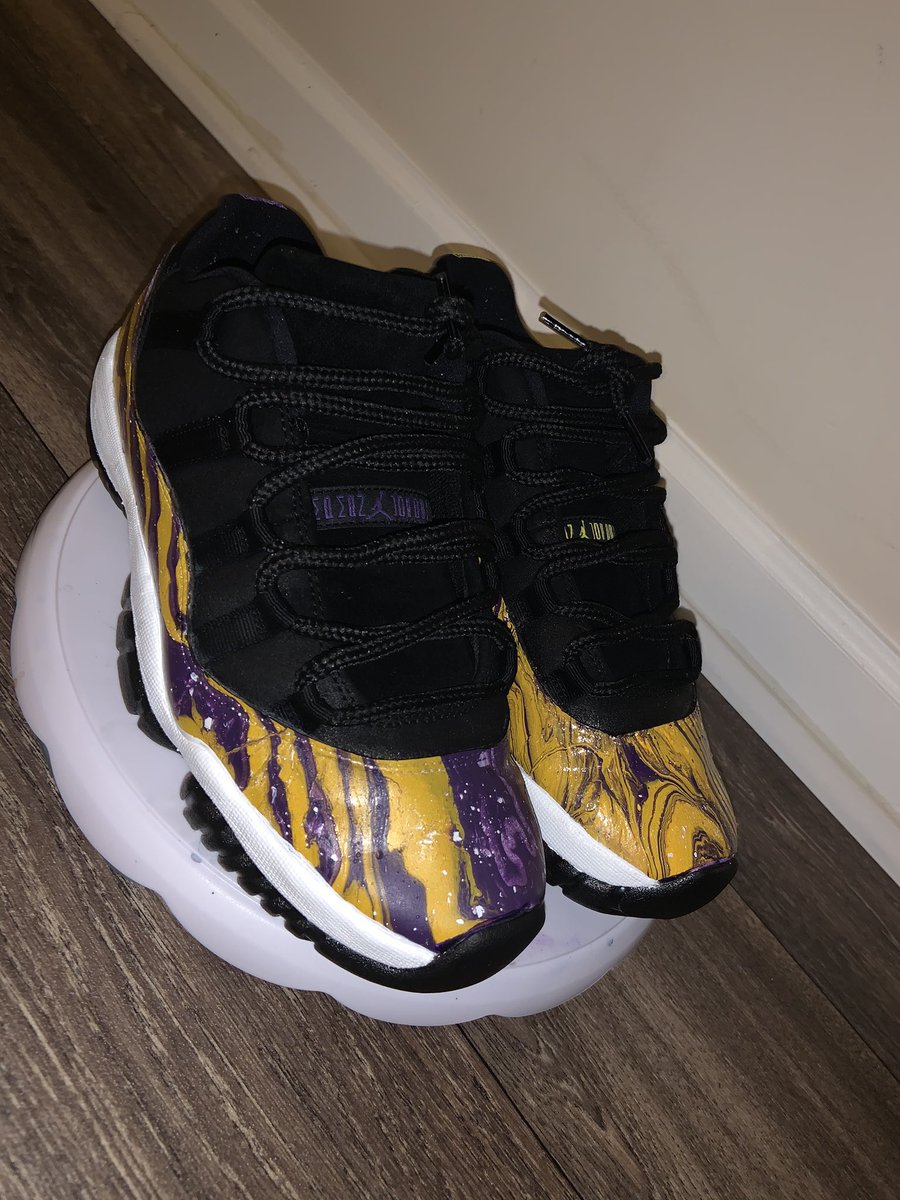 #HYDRODIPPED Jordan 11 Retro low “barons” size 8 1/2 🟡🟣🎨 #customshoes #customsneakers #customjordans #lebronjames #kobebryant #jordan #omegapsiphi #lakers #share #eastcarolinauniversity