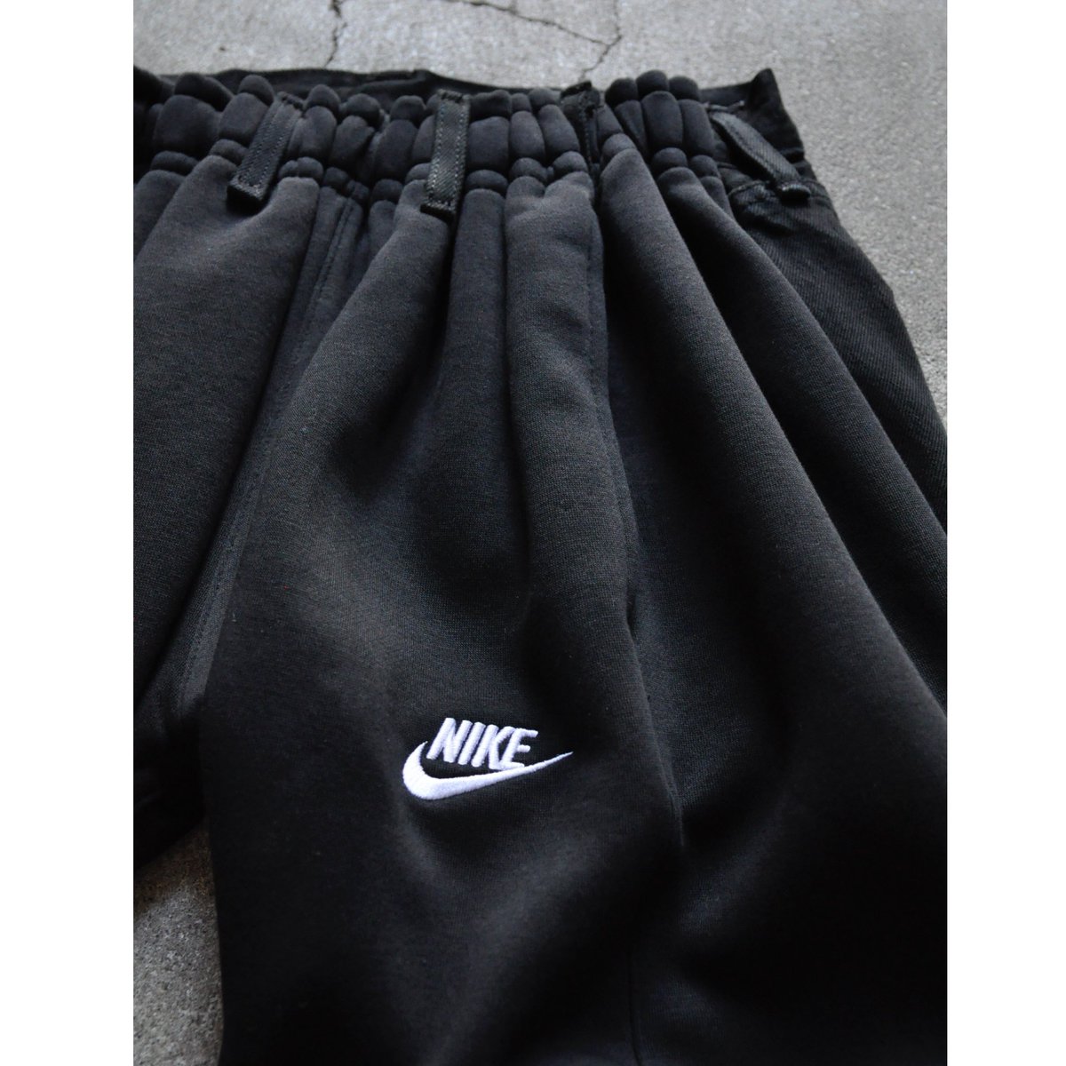 Lift_ecru's tweet photo. BLESS | Over jogging jeans
NIKE×Levi's

"JUST DO IT"

#bless #blessparis #blessberlin #overjoggingjeans 
#nike #levis #justdoit #sweatpants #jeans #liftecru #artisan #artisanal #fashion #paris #berlin #tokyo #daikanyama #東京 #代官山 https://t.co/Mm3QB27Hxt