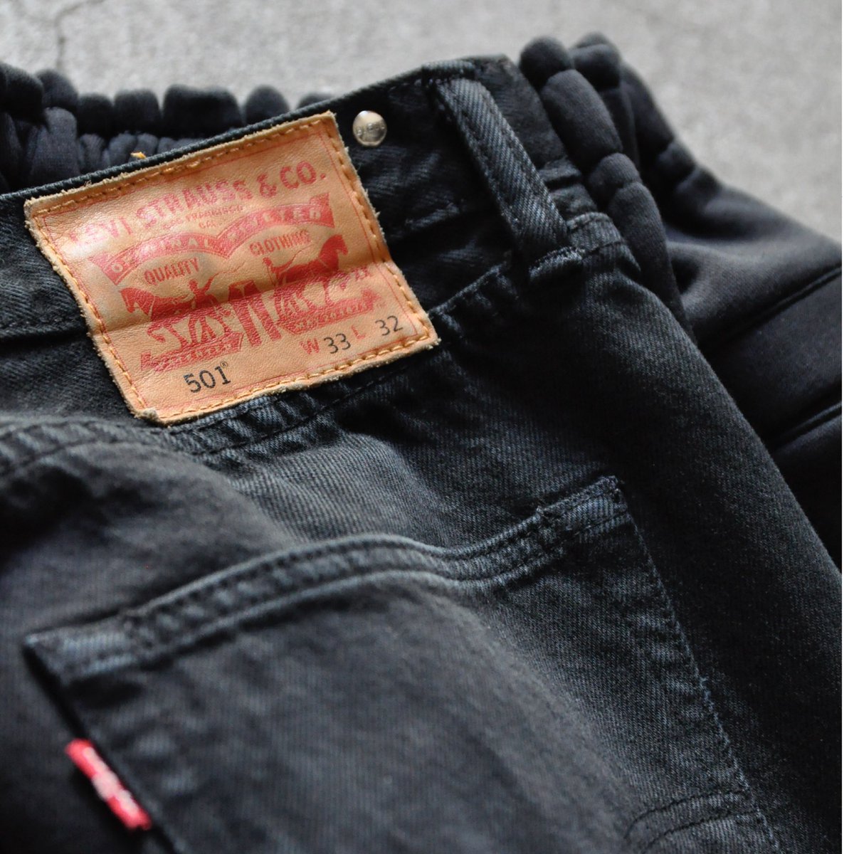 Lift_ecru's tweet photo. BLESS | Over jogging jeans
NIKE×Levi's

"JUST DO IT"

#bless #blessparis #blessberlin #overjoggingjeans 
#nike #levis #justdoit #sweatpants #jeans #liftecru #artisan #artisanal #fashion #paris #berlin #tokyo #daikanyama #東京 #代官山 https://t.co/Mm3QB27Hxt