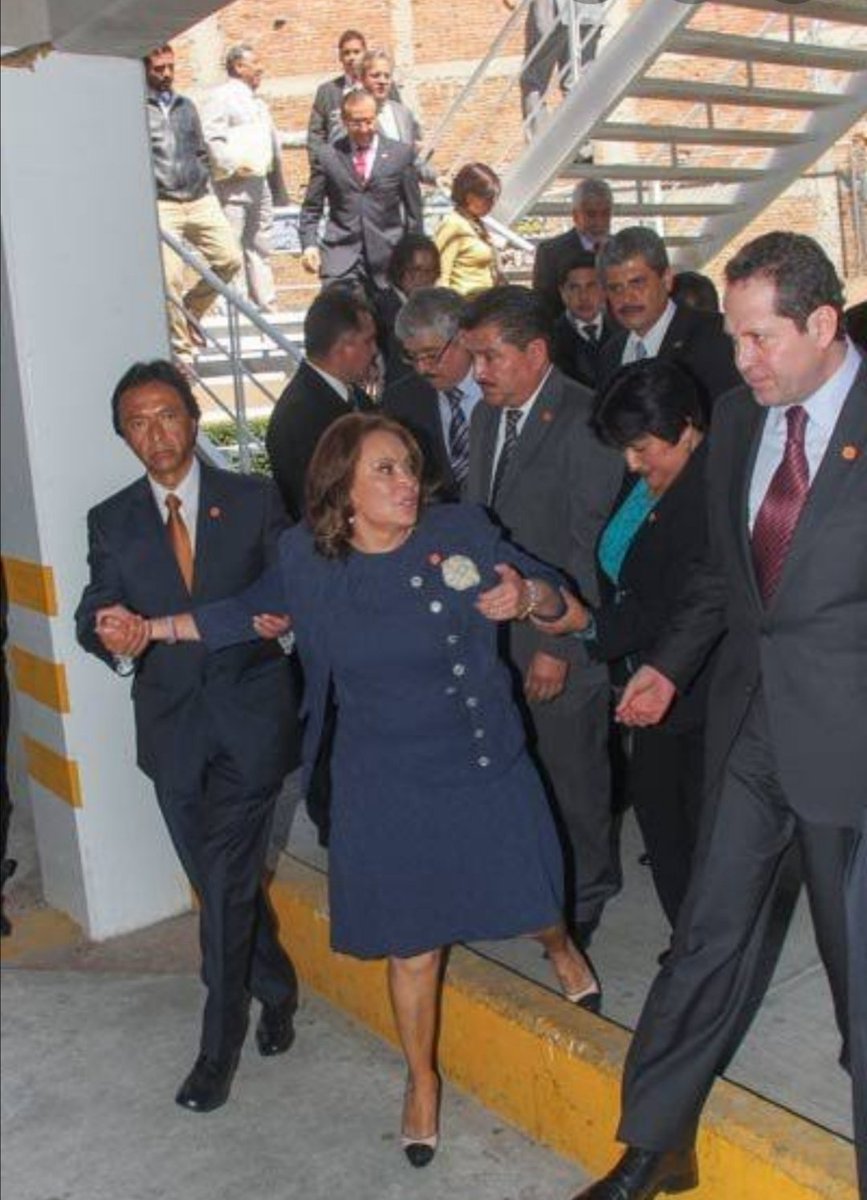 Ines_R_S's tweet photo. El 26 de febrero de 2013 es detenida en el Aeropuerto Internacional Adolfo López Mateos.
Estuvo encarcelada cinco años con cinco meses, fue liberada por falta de pruebas.
7 de agosto de 2018 queda completamente en libertad.
@fondo_forma https://t.co/D3KAFqMW6Z