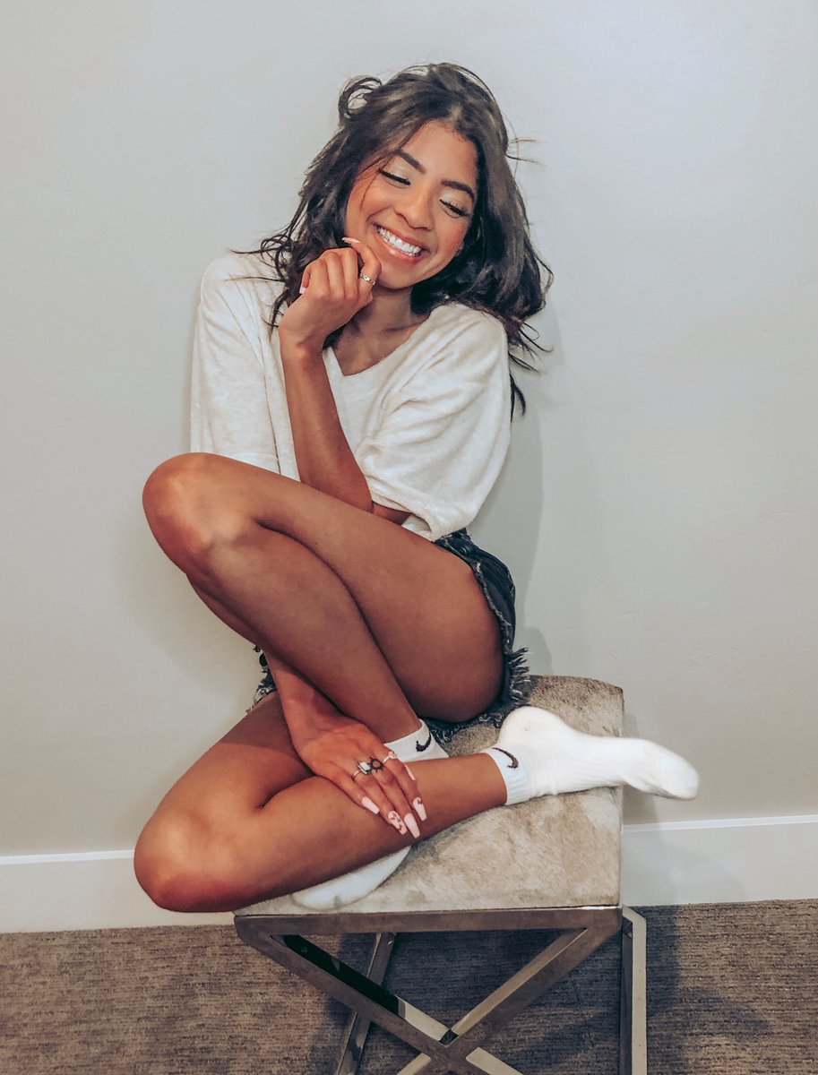 GuhhBee's tweet photo. all smiles here 😆 https://t.co/qKKwLTx1Kt