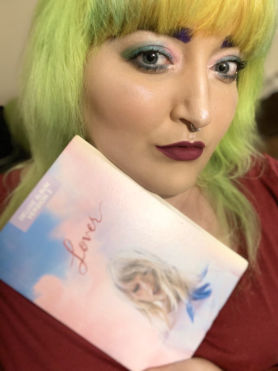 alienokapi's tweet image. When the wine and #TaylorSwiftCityOfLover hit at the same time: