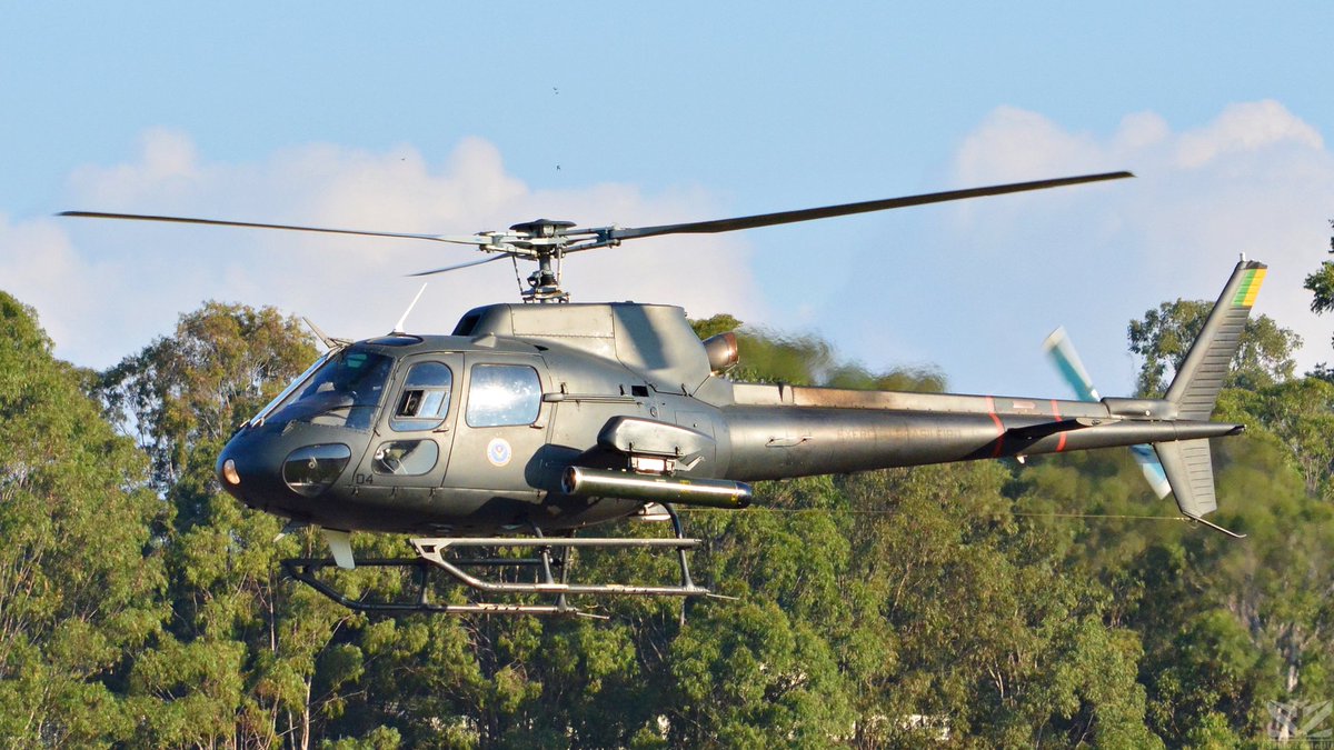 SauloZonfrilli's tweet photo. EB-1002 & 1004 | Aviação do @exercitooficial | @AirbusHeli - Eurocopter AS550A2 "Fennec"
Both helicopters were photographed during training low passes a day before the Portões Abertos Airshow in Taubaté,
-
-
#planespotting #cavex #ciavex #exércitobrasileiro #helicopter https://t.co/i70hSTZNZx