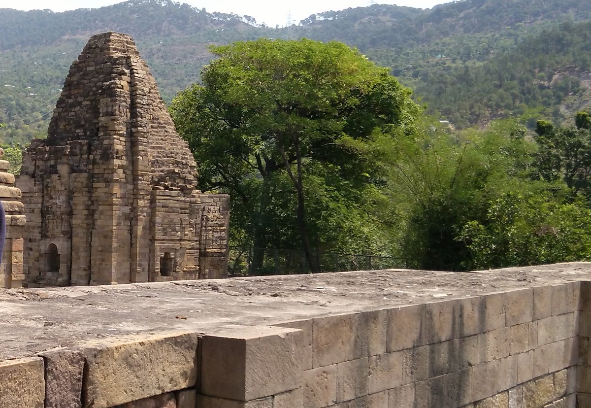 MeghdootDiaries's tweet photo. Krimachi: Shiva temples dated 8th/9th C., J&amp;K 🙏

I had no idea of their existence before a YHAI trek in Udhampur, May'15

This ancient history of Kashmir has been truly obliterated from public consciousness.
@LostTemple7 @Lost_History1 @IndiaTales7 @TIinExile 
#IncredibleIndia https://t.co/BabSFUsAJg