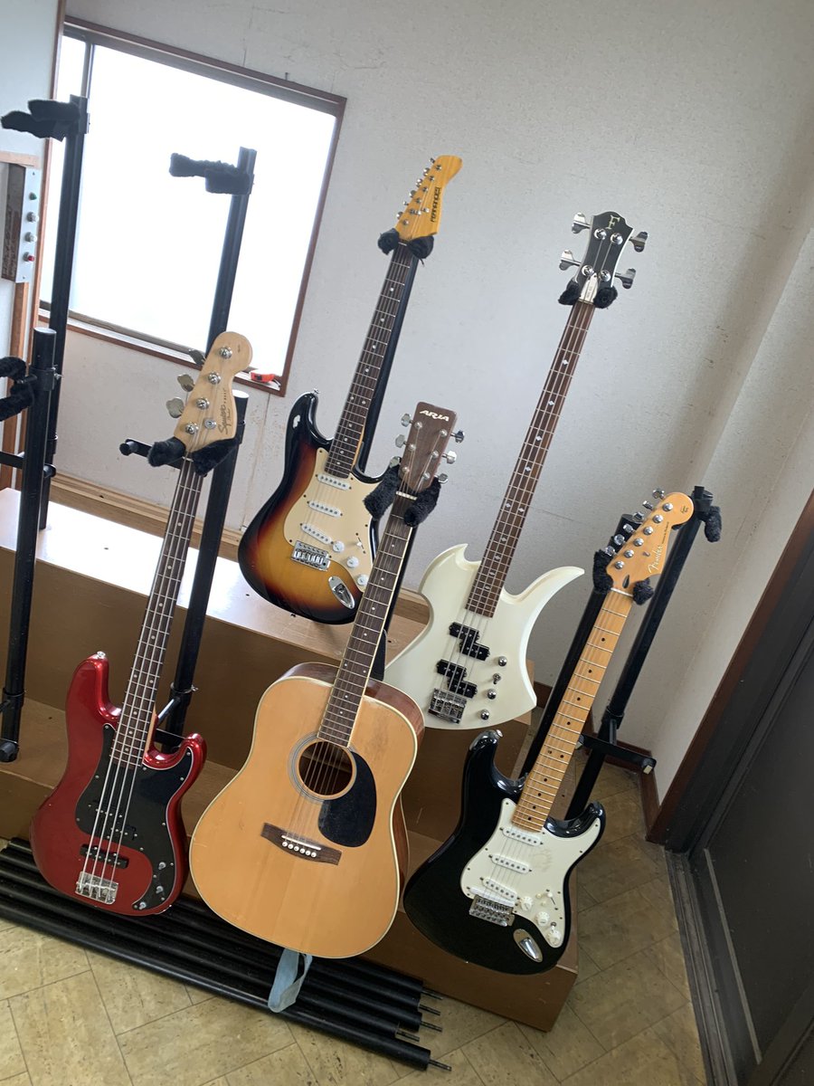 B4studio's tweet photo. 茨木店で使用していたものや機材を順次売り出していきますので、良ければチェックしてください。

今回はギタースタンドです。 https://t.co/oI0U7U874g