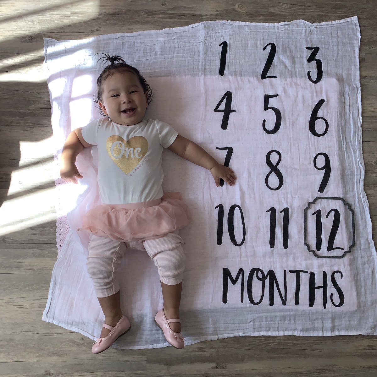 desreenicole_'s tweet photo. I can’t believe Ahriana is 1 years old ! Time flies by so fast 💗✨ https://t.co/DG5aKkEySU