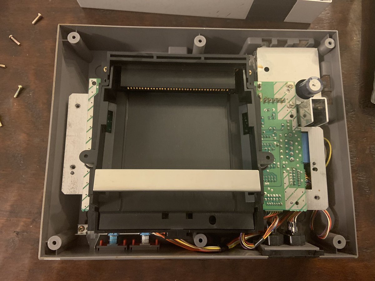 OutdateRef's tweet photo. I’ve been sitting on this #blinkinglightwin connector for over 4 years. I just stopped playing my Toaster #nes & moved on over with my #RGB modded #AV #Famicom but since I opened my parts bin & found this kit, I installed it: I dig it. #retro #console https://t.co/RAFrCoCXHG