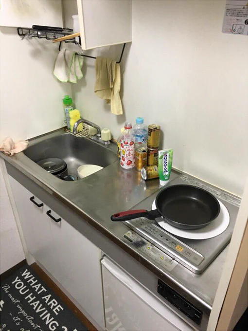【おすすめ!現実逃避!】
①まず、自室の台所の写真を撮ります。
②いい感じに加工します。
③我那覇響ちゃを描きます。
④響ちゃに飯を作ってもらっている感覚になります。? 