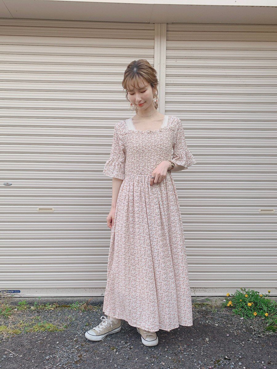 Crisp名古屋店 On Twitter Recommend Item シャーリングフラワーワンピース 6 900 Tax Ivory Black 女性らしいシルエットの ボタニカル柄ワンピース ふんわりとしたお袖やバックリボンなど 可愛さがぎゅっと詰まっています シワになりにくいのでおうち時間