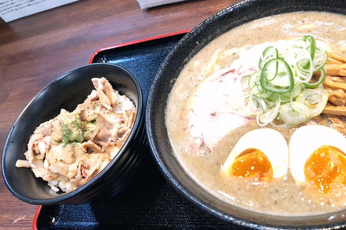 暗黒 中華 そば 雷電