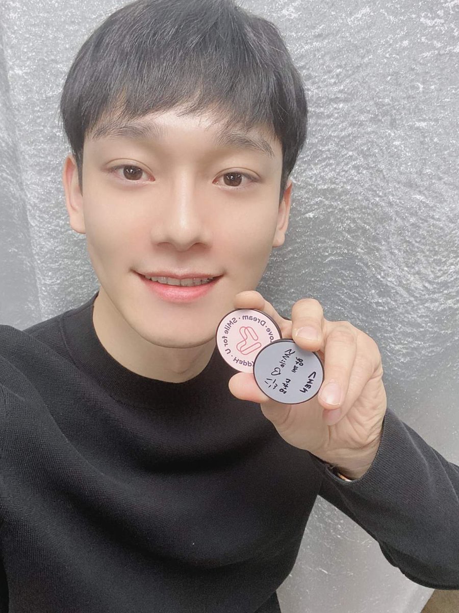OASIS__u's tweet photo. EXO X SMile

https://t.co/XmNVq79Vou https://t.co/ok9hipLwMS