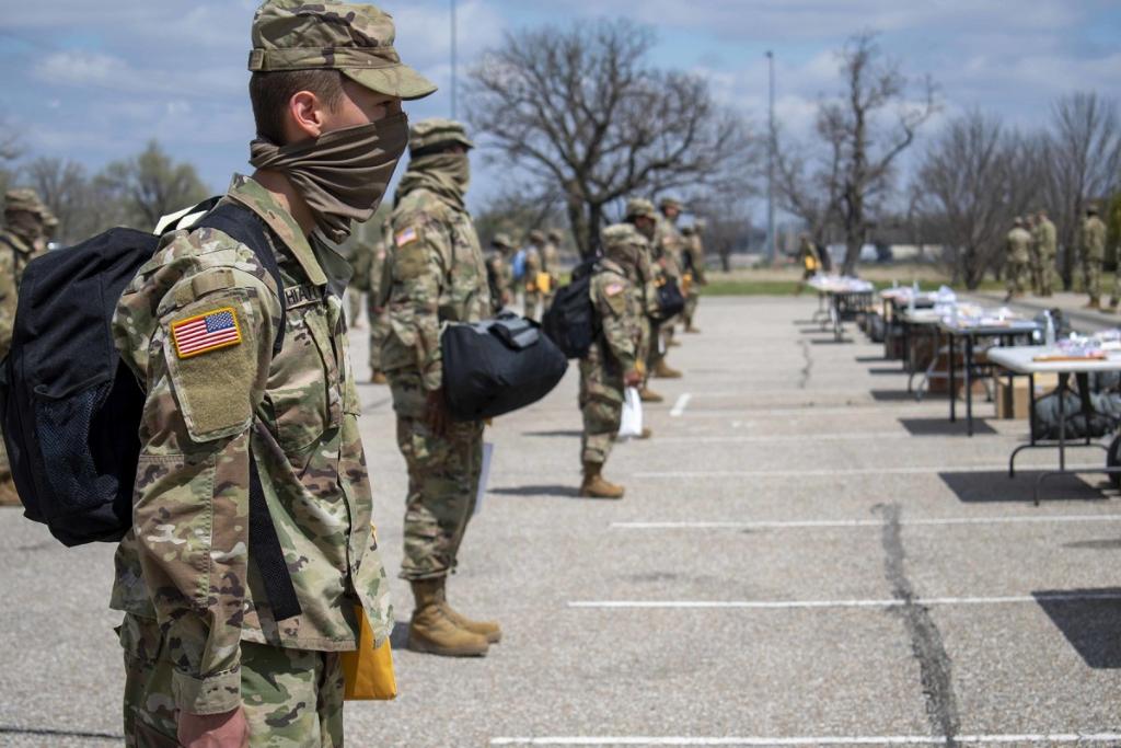 USArmy's tweet photo. The @FightingFirst welcomed 152 new #Soldiers to Fort Riley after completing training at Fort Benning. 

Upon arrival, they're placed under temporary restriction to prevent the possible spread of #COVID19 on post &amp; surrounding areas.

➡️ https://t.co/5aHFTLrNF6

#WeAreTraining https://t.co/FmEodzJA9o
