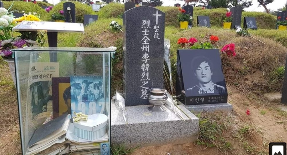 영화 *1987*이 다시 또 보고싶어졌다,
어떻게 저토록 심장이 뜨거울 수 있었을까...
옳을 수 있었을까... 청춘나이에.
ㅜ...
훌륭합니다 감사합니다 라는 말도
감히 못하겠다.. 감히...
정말, 최소한 바른방향으로는 살아가자..
