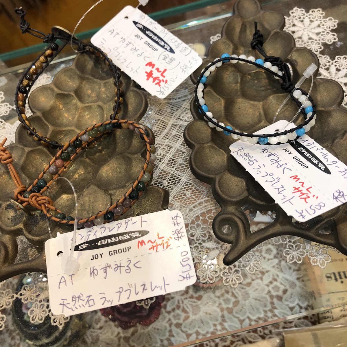 crystaljoy_hon's tweet photo. 新作も入荷しております♪
右、ターコイズは人気の石です！

左下はインディアンアゲート。
邪悪な力を吹き飛ばすと言われております。 https://t.co/oPfYoyl67D