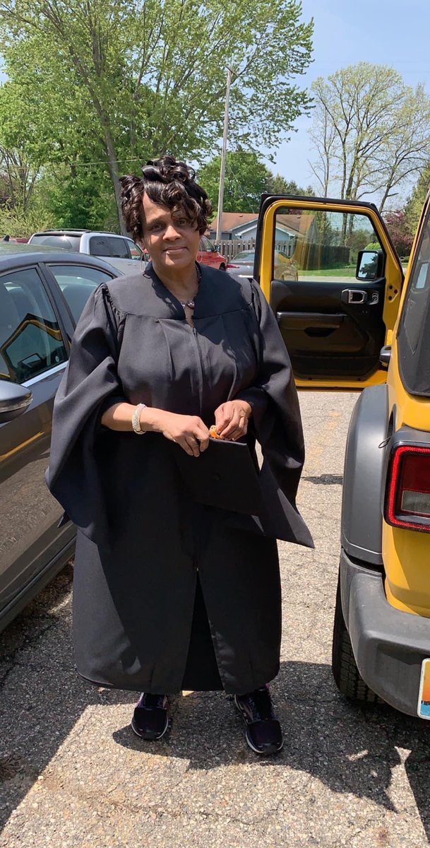 rronnilynn's tweet photo. Awwwww one year ago today my momma got her dual masters sooo proud of my queen #gomomma https://t.co/2sFqeGbCBY