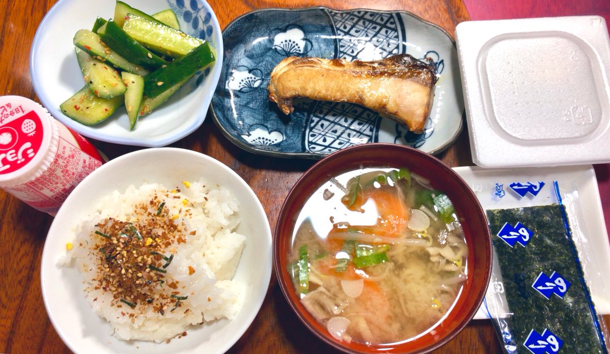 るいら Ruila おうちごはん 家カフェ 和食 焼き魚定食 日本食 納豆 海苔 お昼は純和風でした 魚は カジキです もやし味噌汁 うまいです Stayhome