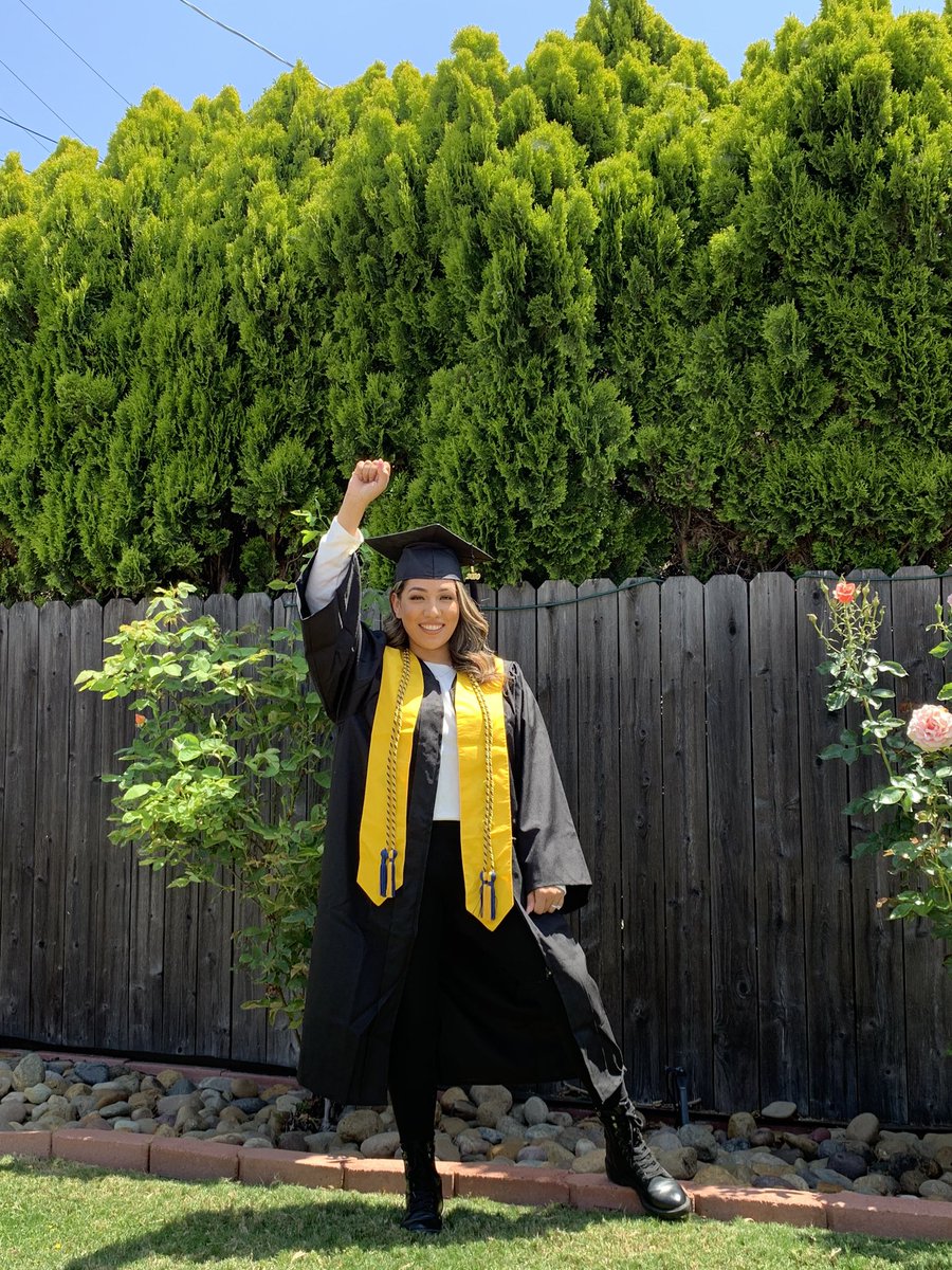 OfficialJCastro's tweet photo. 🎓 SI SE PUDO 🇭🇳🇲🇽🇺🇸 WE DID IT ���🏻‍🎓 •
•
•
Class of 2020, 
We may not be able to walk our commencement ceremony; but we still did it! We have accomplished so much not only academically but in personal growth. •
#fiercebymitu @fiercebymitu https://t.co/WNg2hcv1Ah