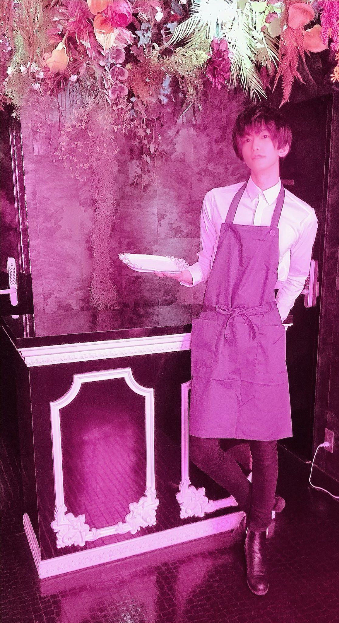一条ヒカル 辻貴人 14時からopen カフェ店員としてバイト始めました 理想はお洒落カフェ店員 でしたが 現実は溶接工事風のカフェ店員でした 店内はドラマやmvでも使用して頂いたお洒落な空間です ソーシャルディスタンス確保されたゆったり空間で 一条ヒカル 辻貴人 14時からopen カフェ店員としてバイト始めました 理想はお洒落カフェ店員 でしたが 現実は溶接工事風のカフェ店員でした 店内はドラマやmvでも使用して頂いたお洒落な空間です ソーシャルディスタンス確保されたゆったり空間で